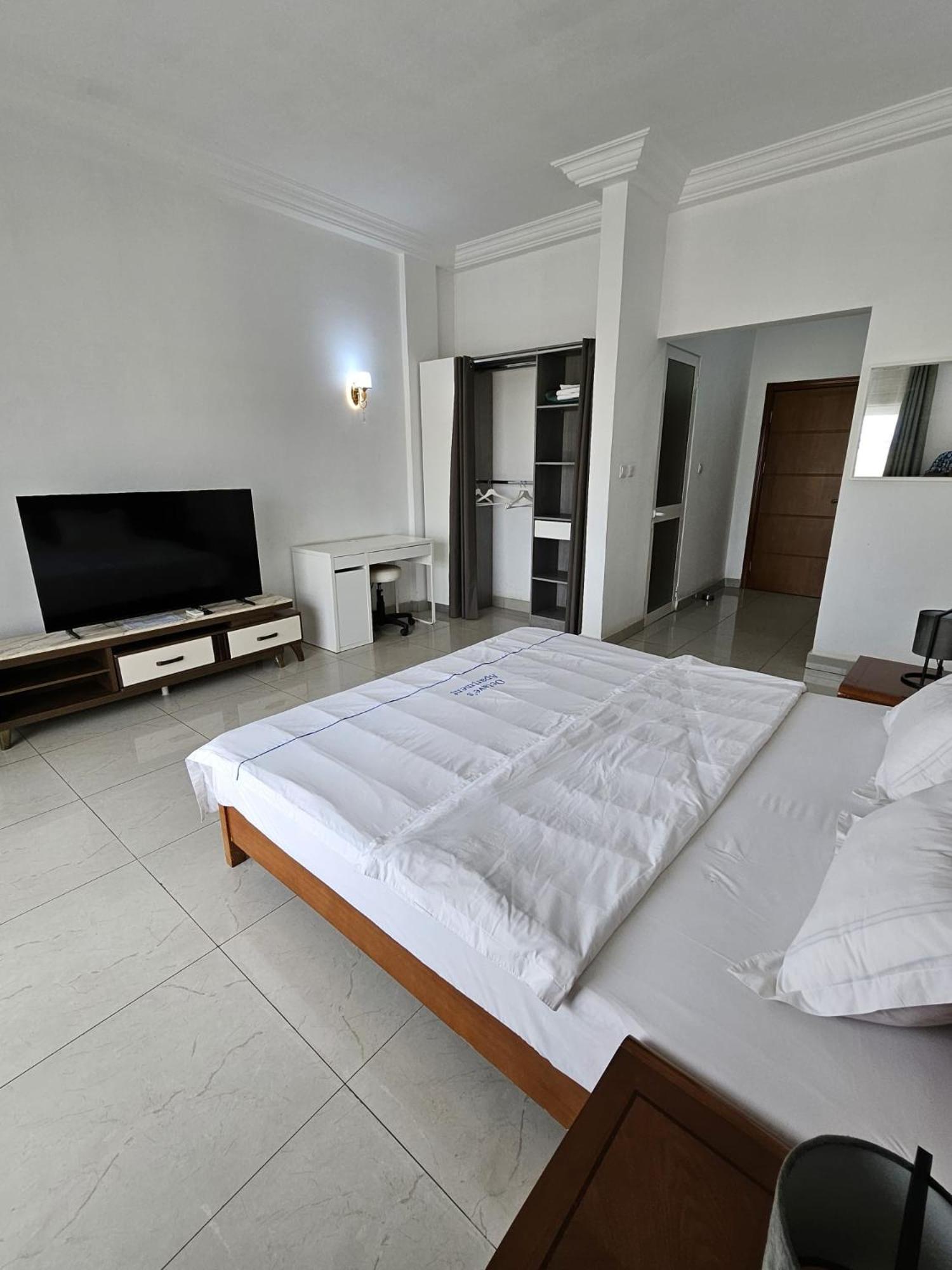 Octave'S Apt Pointe Noire Esterno foto